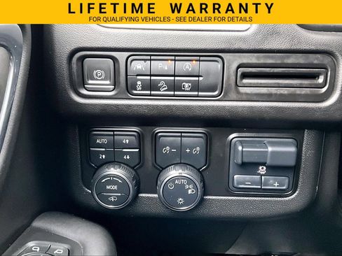Used 2024 Chevrolet Tahoe Z71 w/ Z71 Off-Road Package AWD/4WD image 28