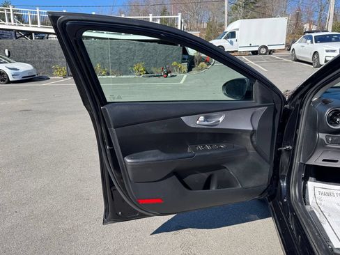 Used 2022 Kia Forte LXS FWD image 17