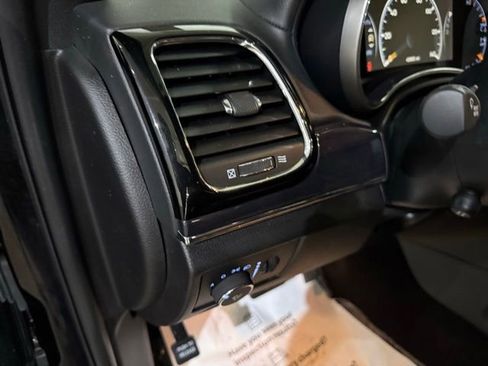 Used 2019 Jeep Grand Cherokee Overland AWD/4WD image 12