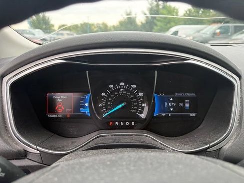 Used 2016 Ford Fusion SE FWD image 26