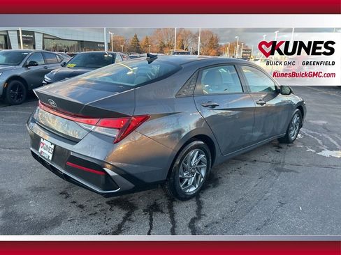Used 2024 Hyundai Elantra SEL image 5