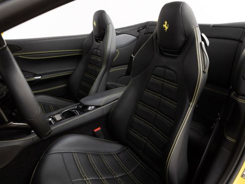 Certified 2020 Ferrari Portofino RWD image 3