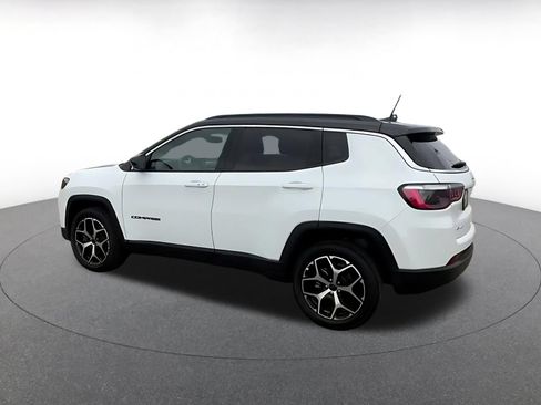 Used 2025 Jeep Compass Limited AWD/4WD image 10