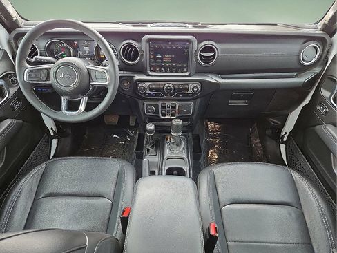 Used 2023 Jeep Wrangler Unlimited Sahara image 17