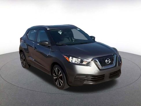 Used 2020 Nissan Kicks SV image 3