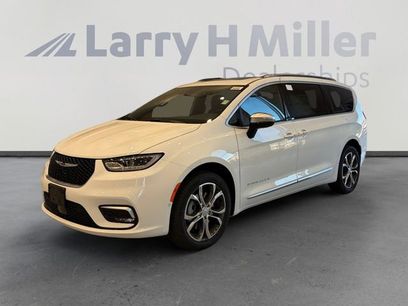 New 2026 Chrysler Pacifica Pinnacle