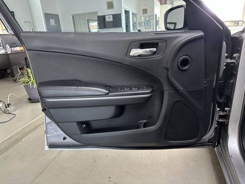 Used 2015 Dodge Charger SE RWD image 10