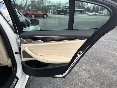 Used 2018 BMW 540i xDrive image 34
