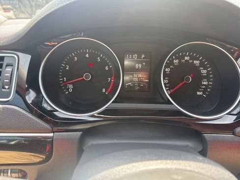 Used 2016 Volkswagen Jetta SEL FWD image 3