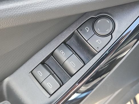 Used 2025 Chevrolet Equinox LT FWD image 23