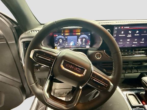 Used 2024 GMC Canyon Elevation w/ Elevation Premium Package image 11