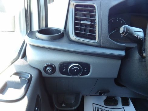 Used 2022 Ford Transit 350 DRW RWD image 19