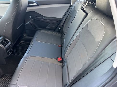 Certified 2024 Volkswagen Taos SE FWD image 26