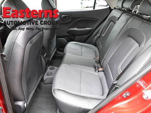 Used 2025 Hyundai Venue Limited image 22