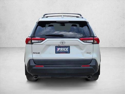 Used 2021 Toyota RAV4 XLE Premium image 7