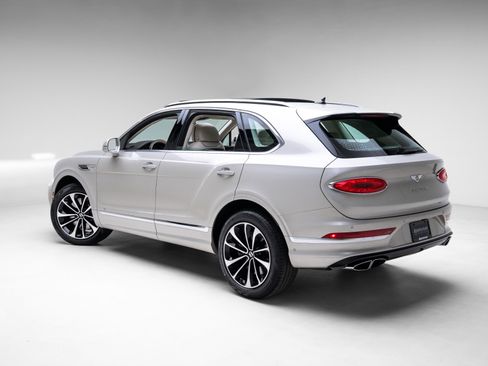 Used 2021 Bentley Bentayga image 44