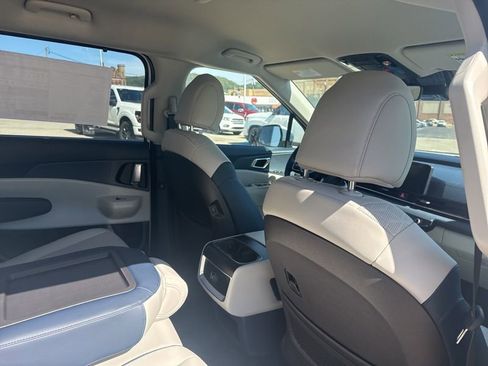 New 2026 Kia Carnival EX image 15