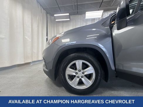 Used 2020 Chevrolet Trax LT w/ LT Convenience Package FWD image 41