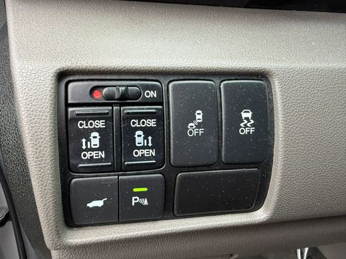 Used 2012 Honda Odyssey Touring Elite image 34