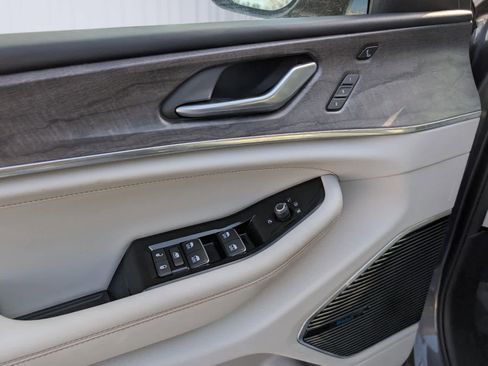 Used 2021 Jeep Grand Cherokee L Overland w/ Luxury Tech Group IV image 20