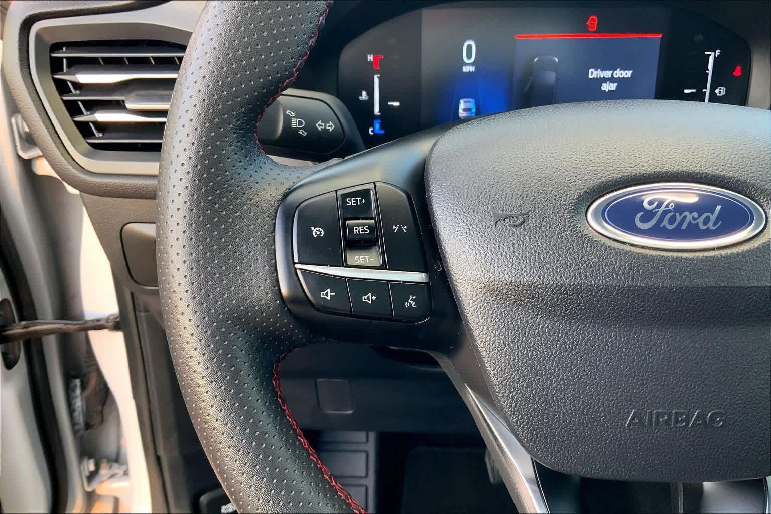 Used 2025 Ford Escape ST-Line FWD image 24