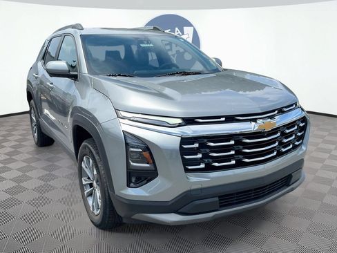 Used 2025 Chevrolet Equinox LT w/ Convenience Package II AWD/4WD image 3