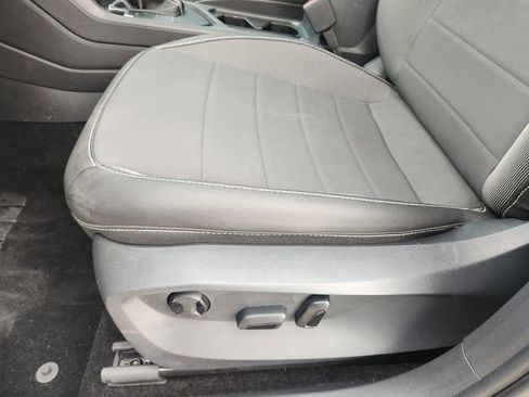 Used 2024 Volkswagen Taos SE image 22