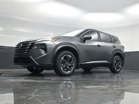 Used 2024 Nissan Rogue SV image 53