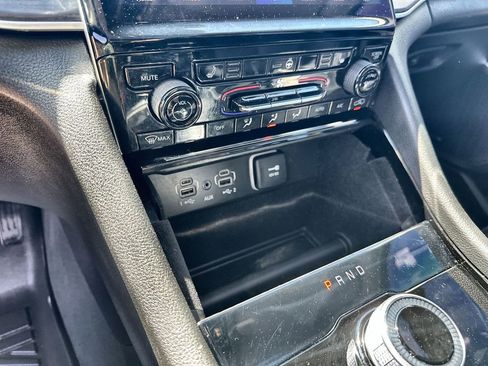 Used 2022 Jeep Grand Cherokee L Limited w/ Black Appearance Package image 27