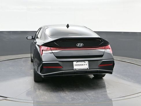 Used 2025 Hyundai Elantra SEL image 8