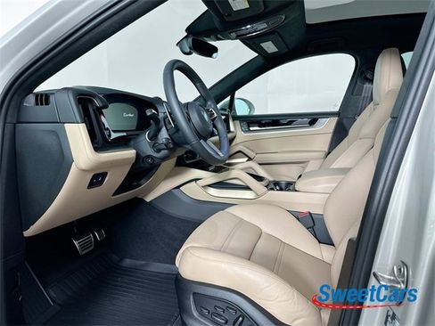 Used 2025 Porsche Cayenne Turbo image 9