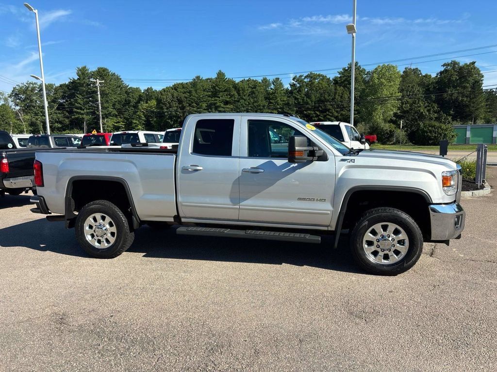 Used 2019 GMC Sierra 2500 SLE AWD/4WD image 2