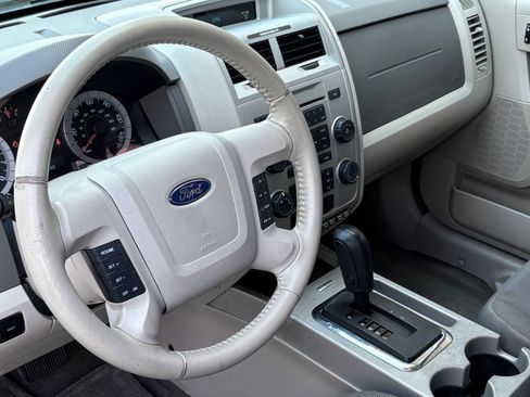 Used 2009 Ford Escape XLT image 12