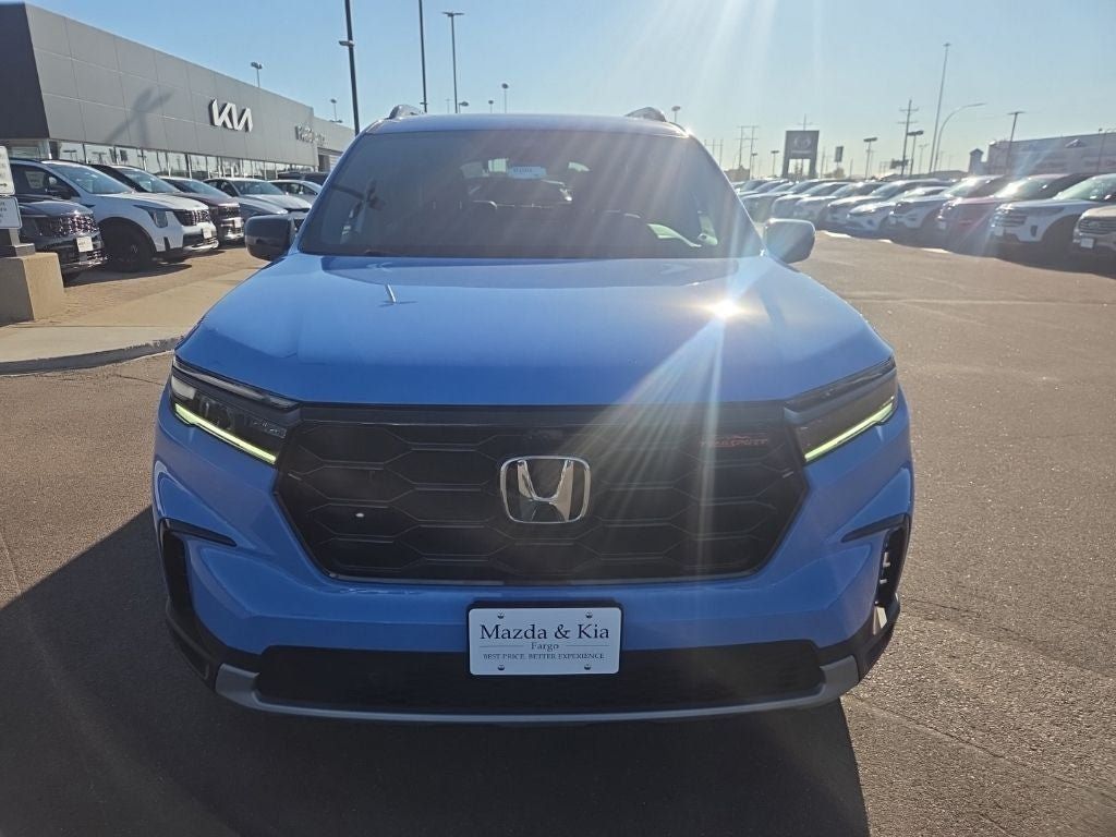 Used 2025 Honda Pilot TrailSport image 2