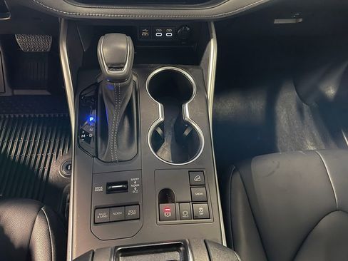 Used 2023 Toyota Highlander XLE image 38