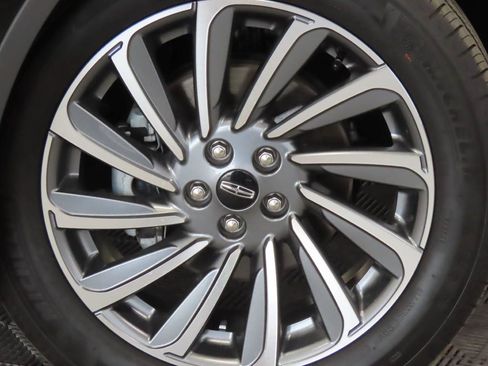 Used 2023 Lincoln Corsair Reserve FWD image 6