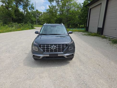 Used 2025 Hyundai Venue SEL FWD image 5
