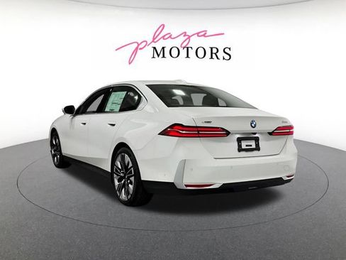 New 2026 BMW 530i xDrive w/ Premium Package AWD/4WD image 4