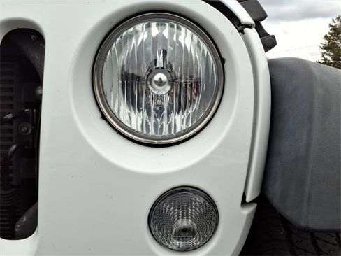 Certified 2018 Jeep Wrangler Sport image 16