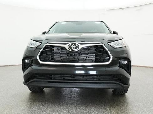 New 2026 Toyota Highlander Limited AWD/4WD image 16