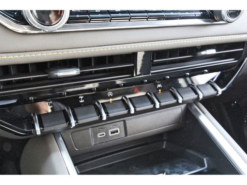 Used 2025 Chevrolet Colorado ZR2 w/ Technology Package image 22