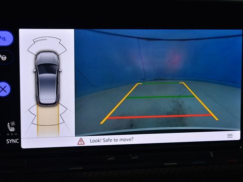 Certified 2023 Volkswagen Golf R image 10