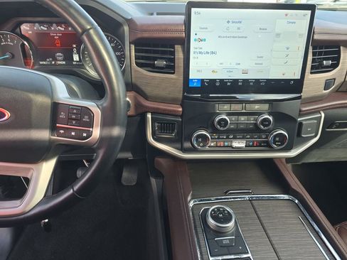 Used 2024 Ford Expedition Limited RWD image 6