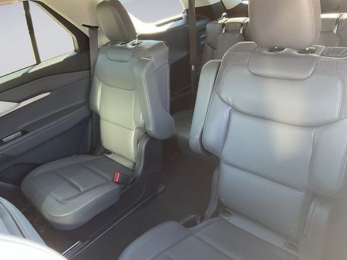 Used 2025 Ford Explorer ST AWD/4WD image 38