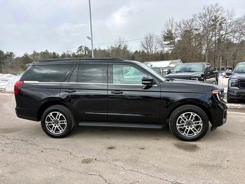 Used 2025 Ford Expedition Active image 2