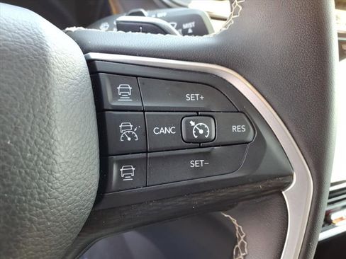 Used 2023 Jeep Grand Cherokee L Laredo image 20