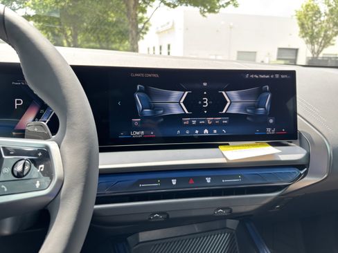 Used 2025 BMW X3 xDrive30i w/ Premium Package image 25