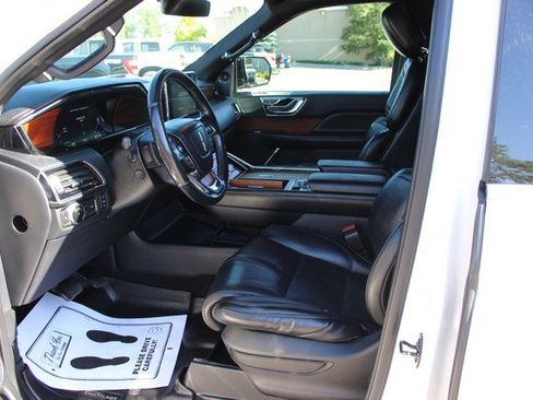Used 2019 Lincoln Navigator L Select AWD/4WD image 7