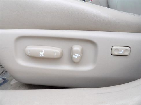 Used 2007 Toyota Avalon XLS image 22