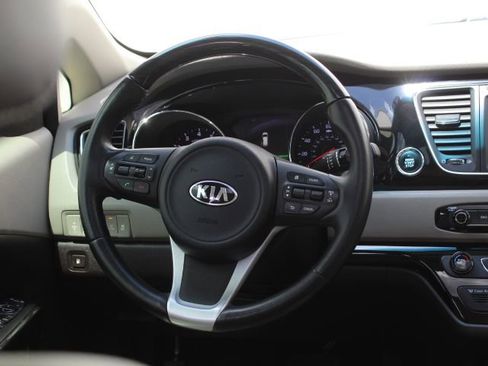 Used 2016 Kia Sedona SX Limited FWD image 18